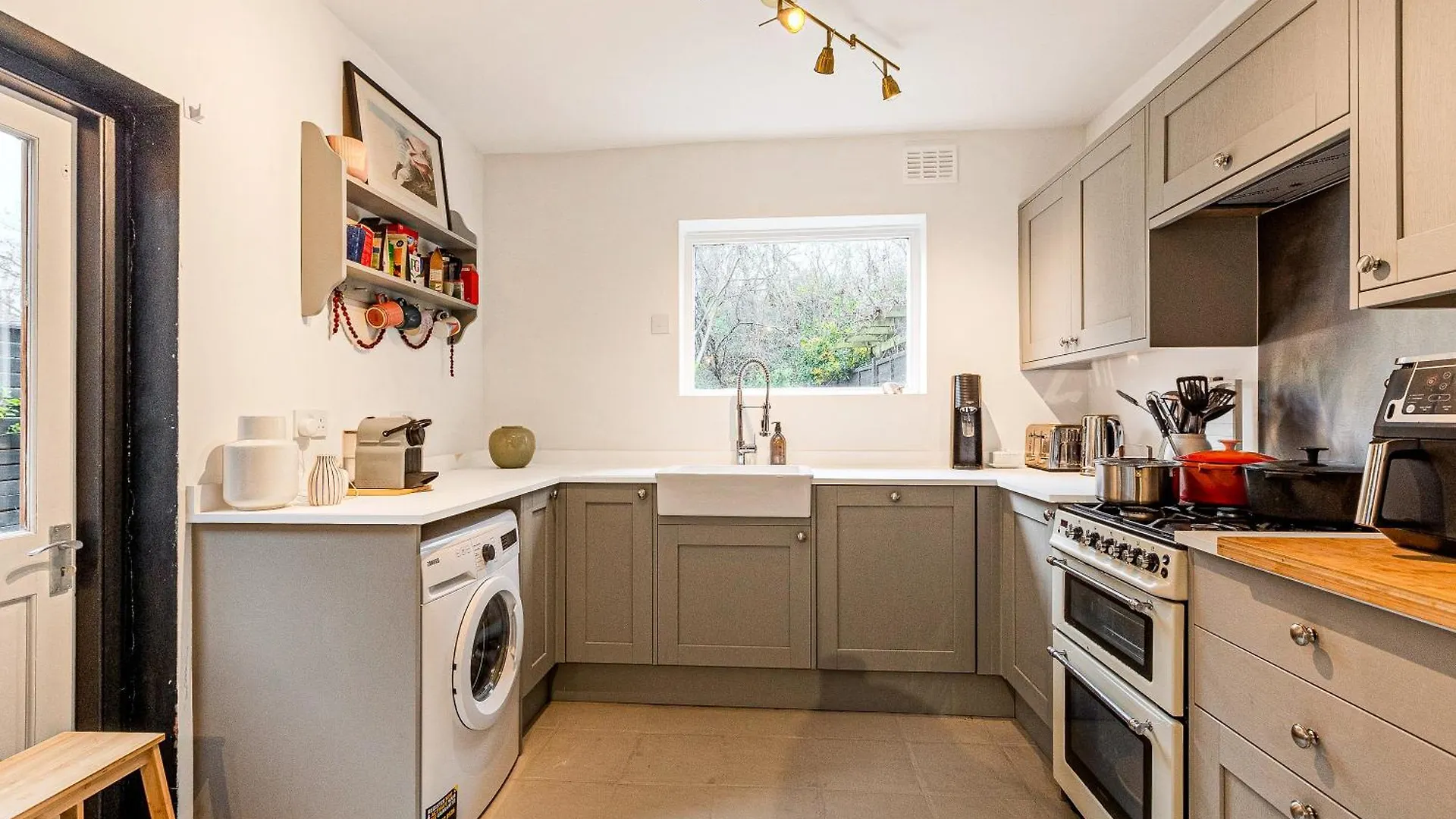 Nyaraló 3Br Flat W Garden In West Kensington, 4Min Tube Station Villa London