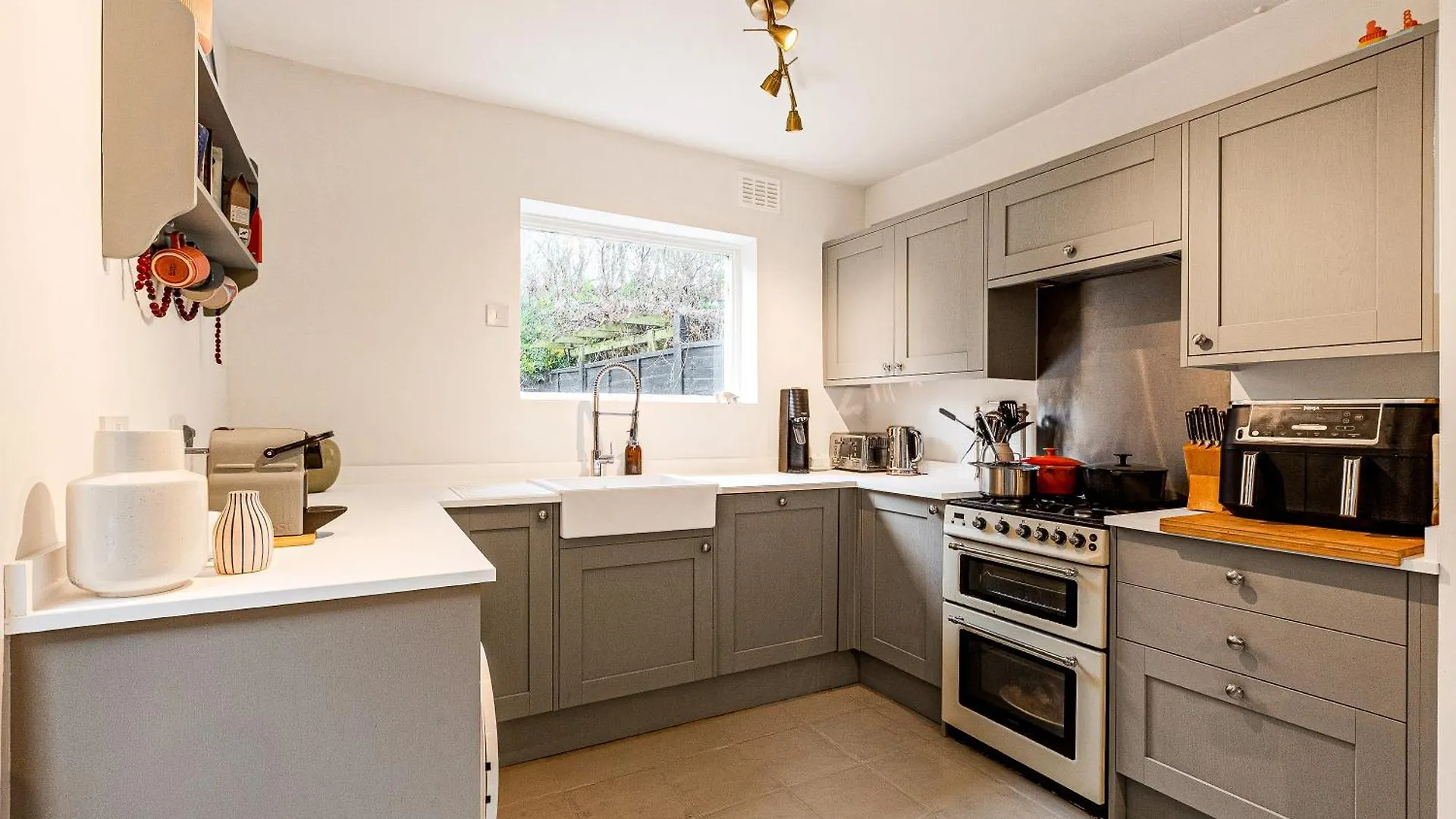3Br Flat W Garden In West Kensington, 4Min Tube Station Villa London